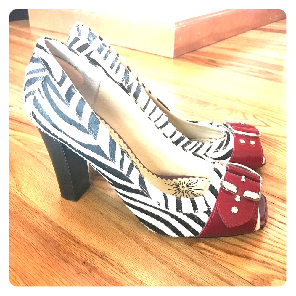 Naughty Monkey 9.5 peep toe heels